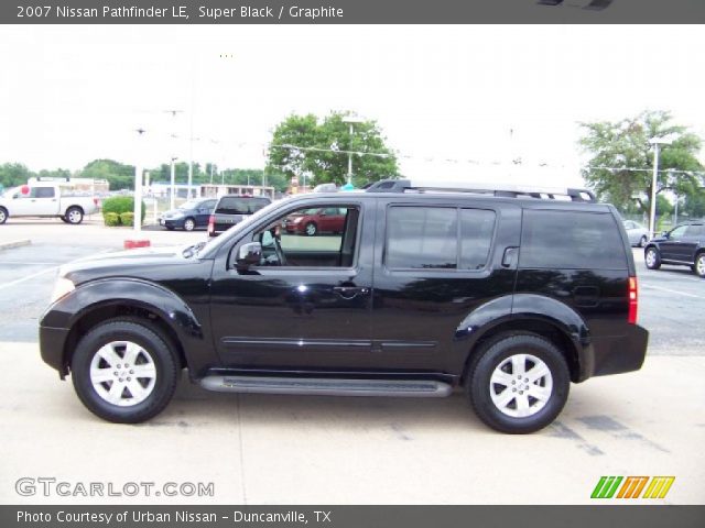 2007 Nissan Pathfinder LE in Super Black