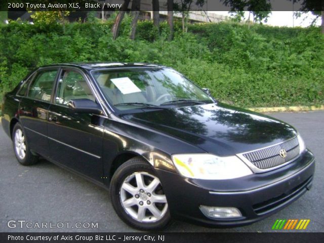 2000 Toyota Avalon XLS in Black