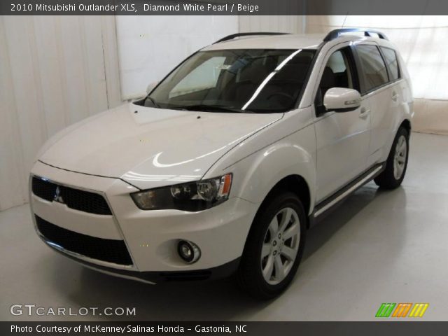 2010 Mitsubishi Outlander XLS in Diamond White Pearl