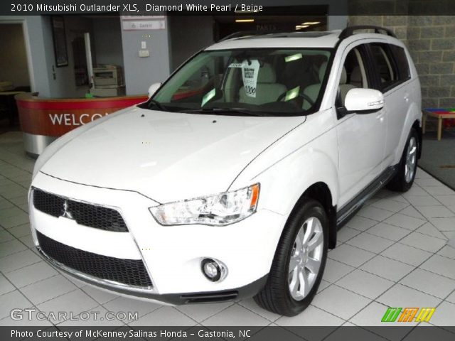 2010 Mitsubishi Outlander XLS in Diamond White Pearl