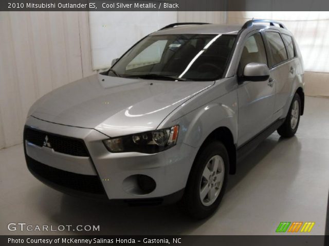 2010 Mitsubishi Outlander ES in Cool Silver Metallic