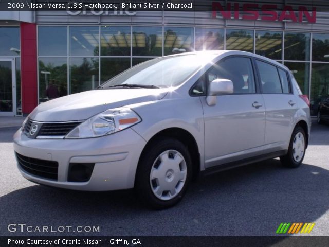2009 Nissan Versa 1.8 S Hatchback in Brillant Silver