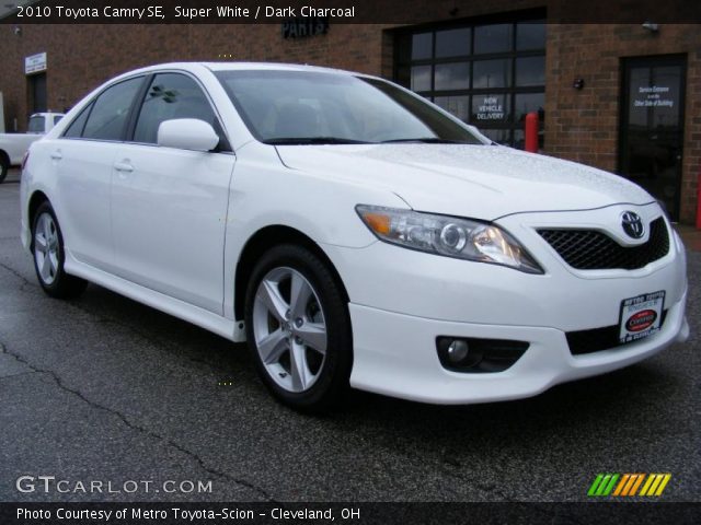 2010 Toyota Camry SE in Super White