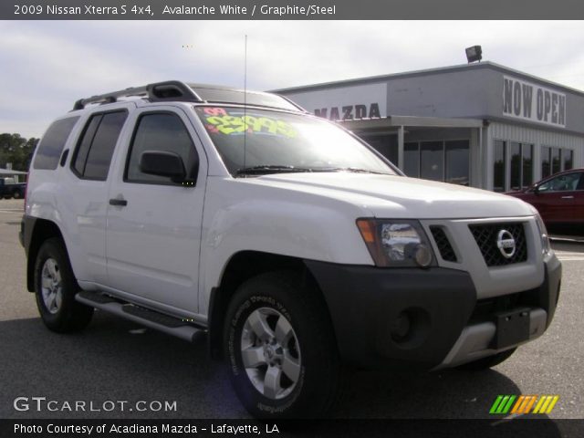 2009 Nissan Xterra S 4x4 in Avalanche White