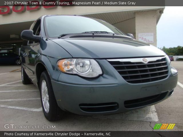 2007 Chrysler Town & Country Touring in Magnesium Pearl