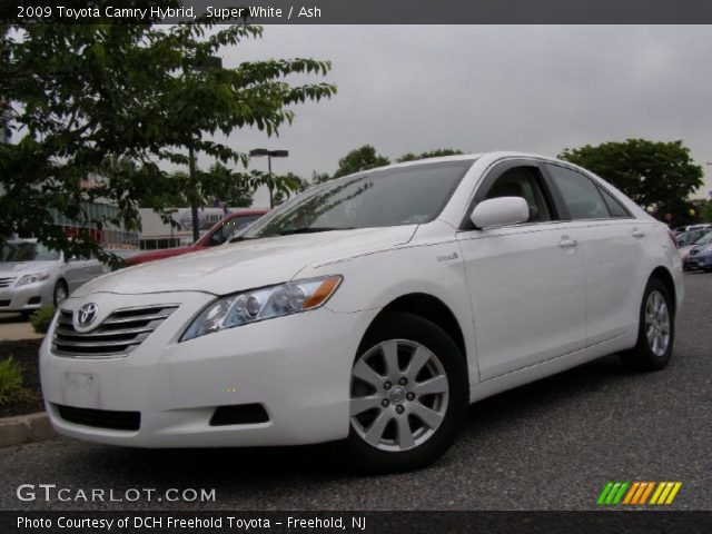 2009 Toyota Camry Hybrid in Super White