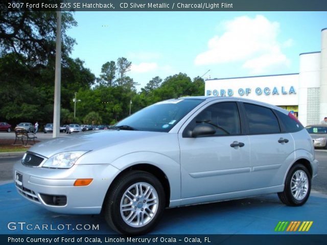 2007 Ford Focus ZX5 SE Hatchback in CD Silver Metallic
