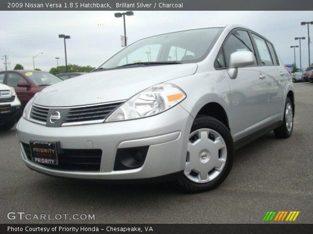 2009 Nissan Versa 1.8 S Hatchback in Brillant Silver