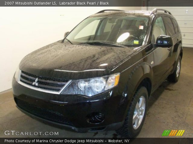 2007 Mitsubishi Outlander LS in Labrador Black Pearl