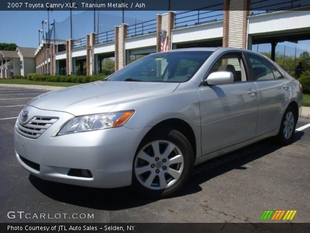 2007 Toyota Camry XLE in Titanium Metallic