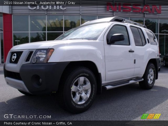 2010 Nissan Xterra S in Avalanche White