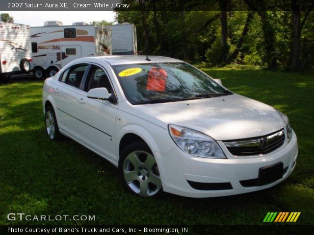 2007 Saturn Aura XE in Cream White