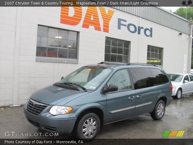 2007 Chrysler Town & Country Touring in Magnesium Pearl