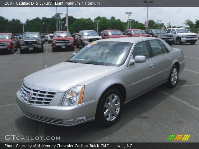 2007 Cadillac DTS Luxury in Light Platinum