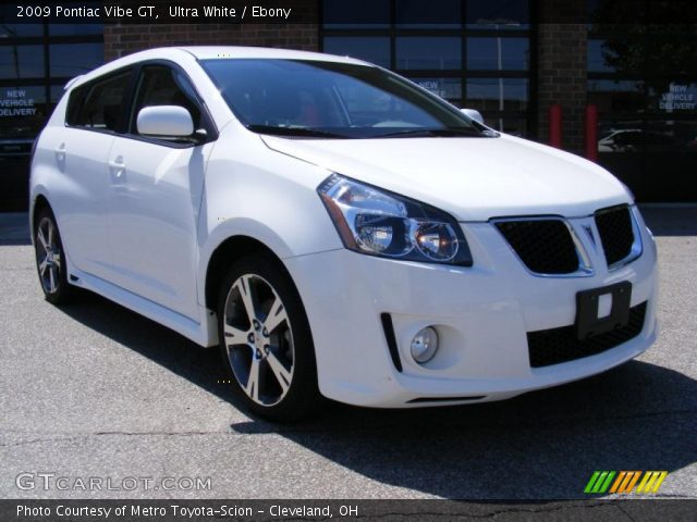 2009 Pontiac Vibe GT in Ultra White