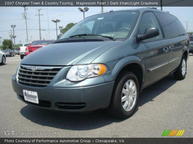 2007 Chrysler Town & Country Touring in Magnesium Pearl