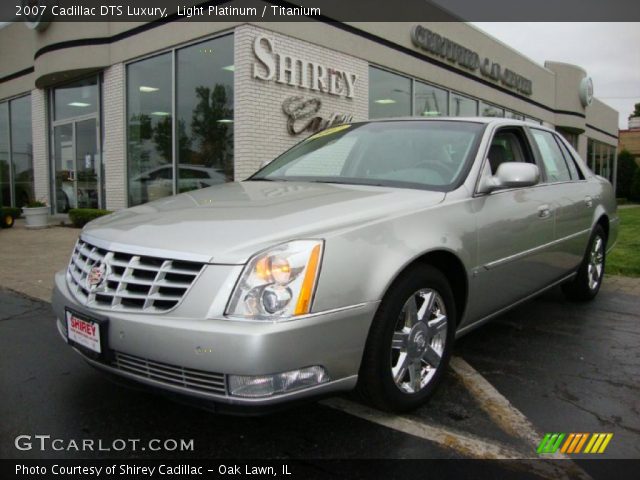 2007 Cadillac DTS Luxury in Light Platinum