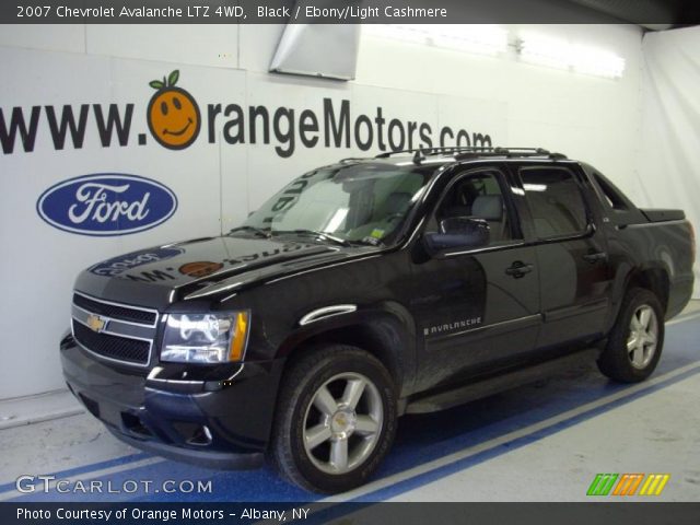 2007 Chevrolet Avalanche LTZ 4WD in Black