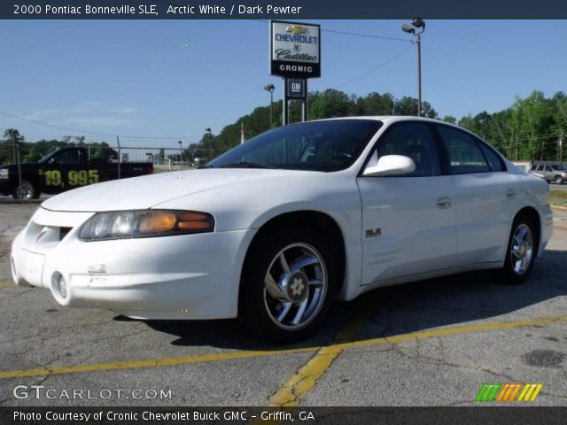 2000 Pontiac Bonneville SLE in Arctic White