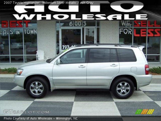 2007 Toyota Highlander  in Millenium Silver Metallic
