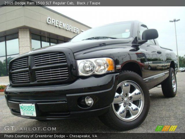 2005 Dodge Ram 1500 SLT Regular Cab in Black