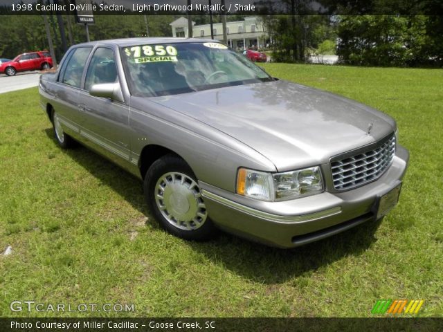 1998 Cadillac DeVille Sedan in Light Driftwood Metallic