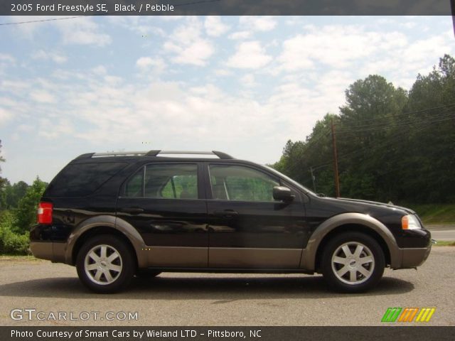 2005 Ford Freestyle SE in Black