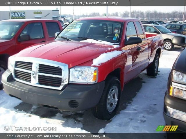 2005 Dodge Dakota ST Club Cab in Flame Red