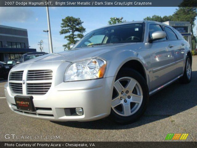 2007 Dodge Magnum SXT in Bright Silver Metallic