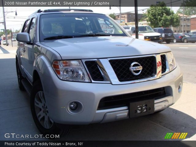 2008 Nissan Pathfinder LE 4x4 in Silver Lightning