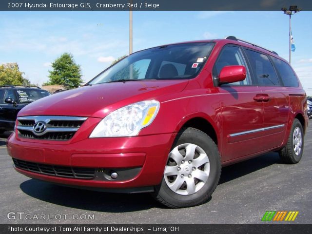 2007 Hyundai Entourage GLS in Cranberry Red