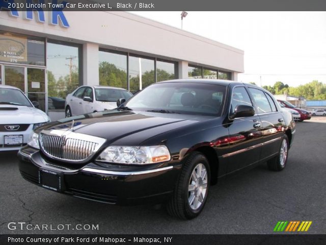 2010 Lincoln Town Car Executive L in Black