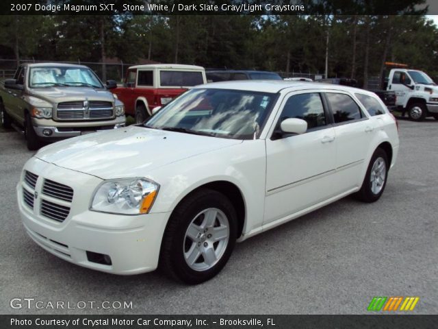 2007 Dodge Magnum SXT in Stone White