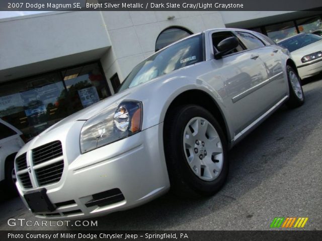 2007 Dodge Magnum SE in Bright Silver Metallic