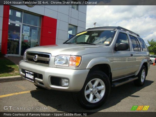 2004 Nissan Pathfinder SE 4x4 in Chrome Silver Metallic