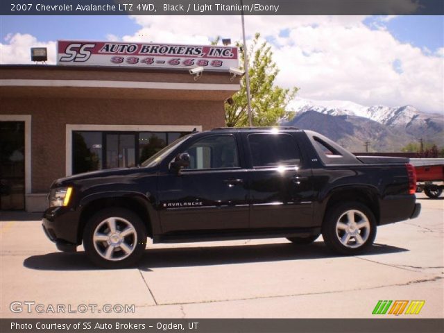 2007 Chevrolet Avalanche LTZ 4WD in Black