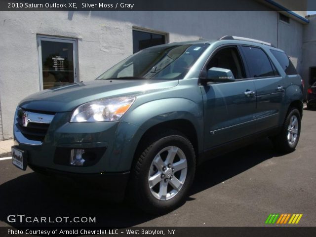 2010 Saturn Outlook XE in Silver Moss