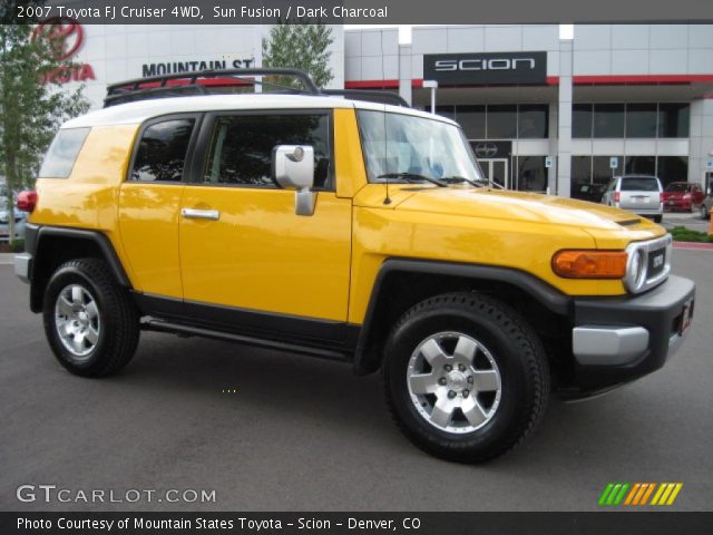 2007 Toyota FJ Cruiser 4WD in Sun Fusion