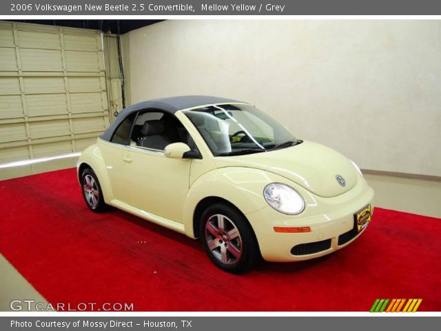 2006 Volkswagen New Beetle 2.5 Convertible in Mellow Yellow