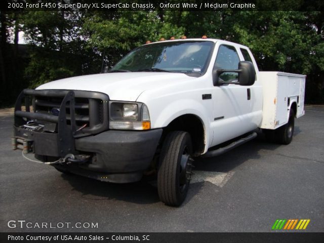 2002 Ford F450 Super Duty XL SuperCab Chassis in Oxford White