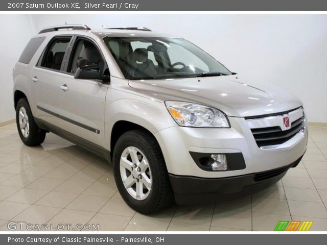 2007 Saturn Outlook XE in Silver Pearl