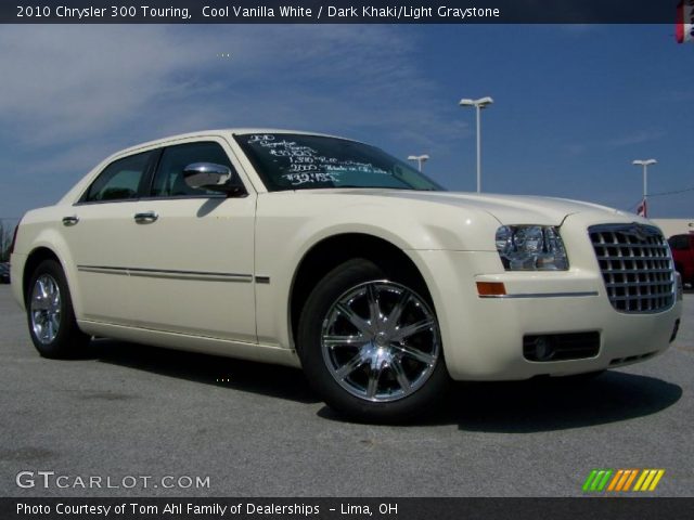 2010 Chrysler 300 Touring in Cool Vanilla White