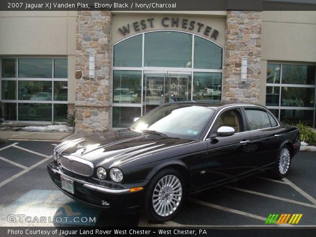 2007 Jaguar XJ Vanden Plas in Ebony Black