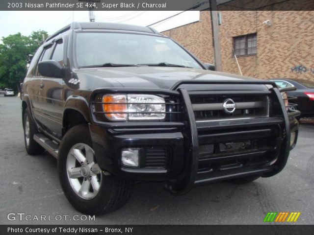 2003 Nissan Pathfinder SE 4x4 in Super Black