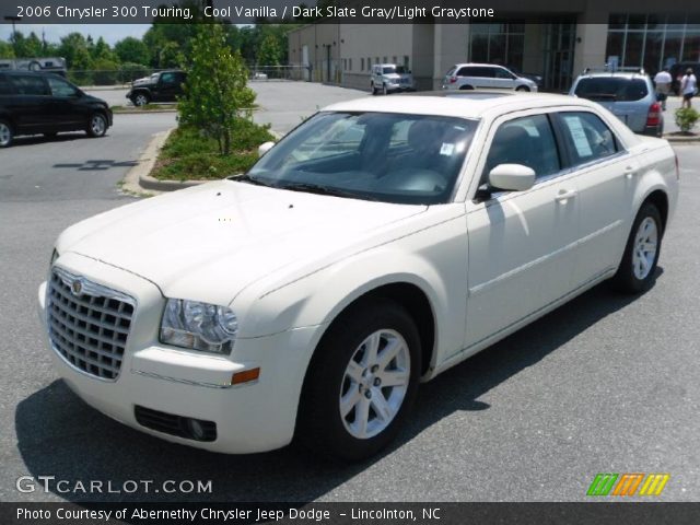 2006 Chrysler 300 Touring in Cool Vanilla