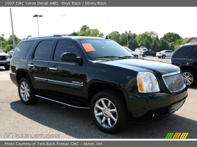 2007 GMC Yukon Denali AWD in Onyx Black
