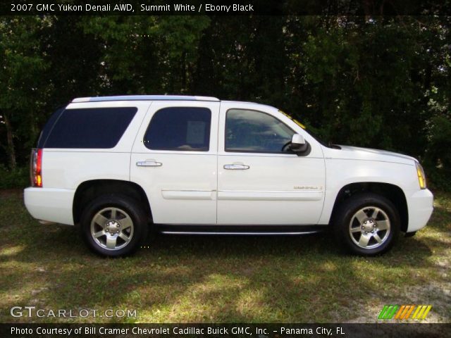 2007 GMC Yukon Denali AWD in Summit White