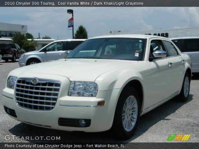 2010 Chrysler 300 Touring in Cool Vanilla White