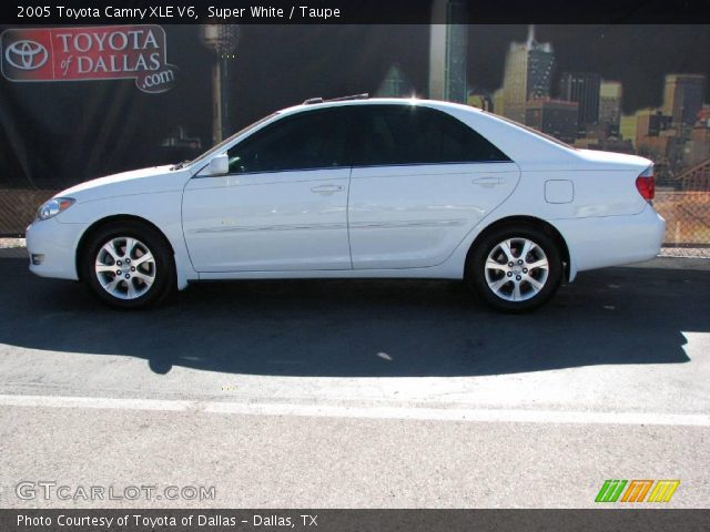 2005 Toyota Camry XLE V6 in Super White