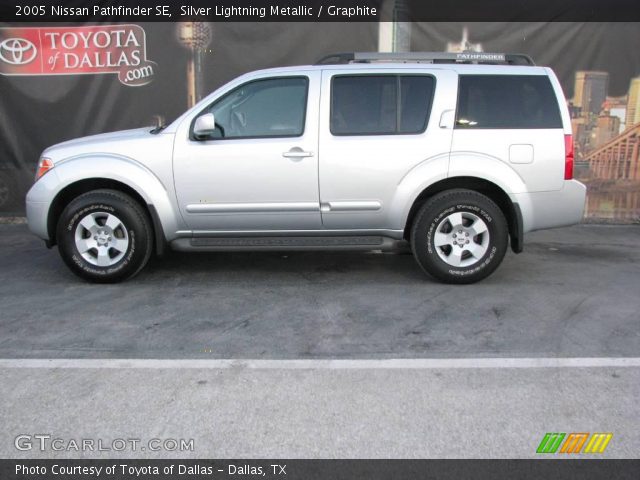2005 Nissan Pathfinder SE in Silver Lightning Metallic